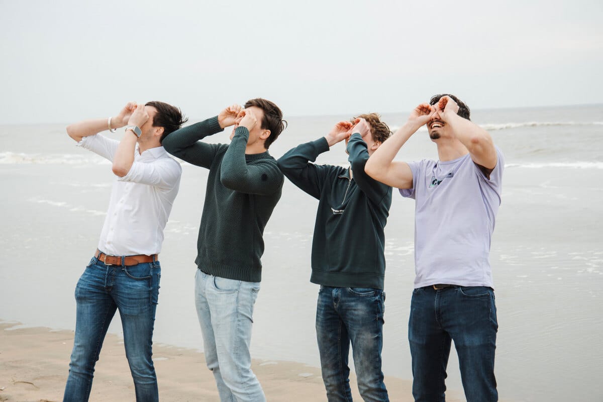 Gebroeders Baak op het strand